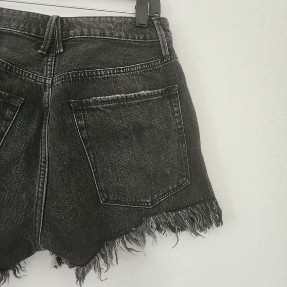 Good American Good 90"s shorts High-rise fray hem Size 26 - Picture 11 of 12